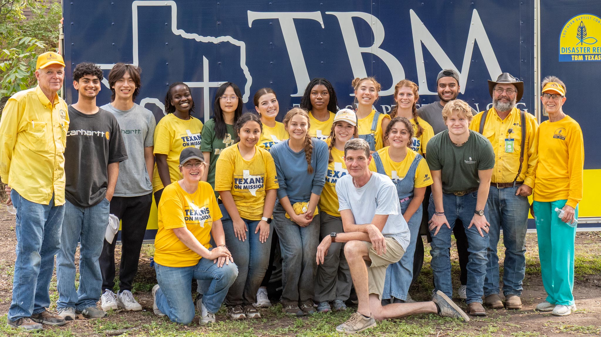 Baylor students in Kerr County giving back