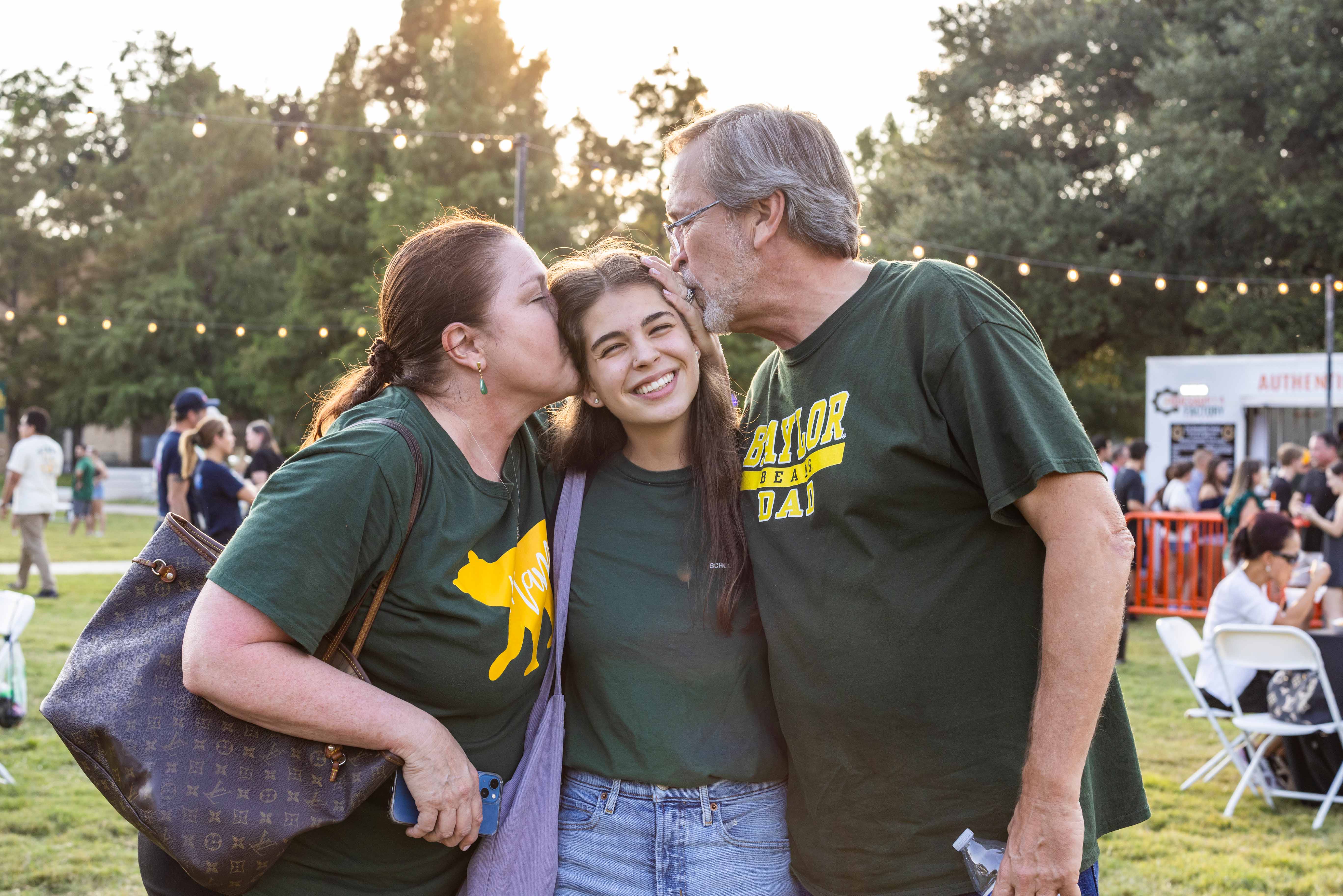 Parents kissing their Baylor student during Family Weekend
